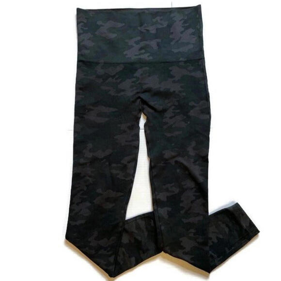 Spanx Look At Me Now Camo Seamless Leggings Pull On Black Gray Womens Medium - Picture 2 of 5